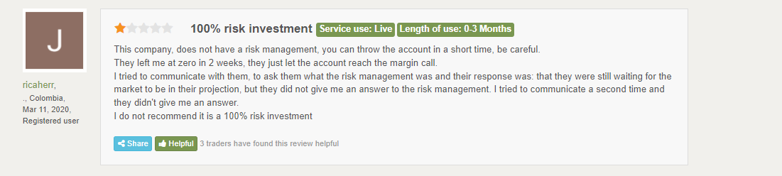 User review claiming non-response from the customer support team